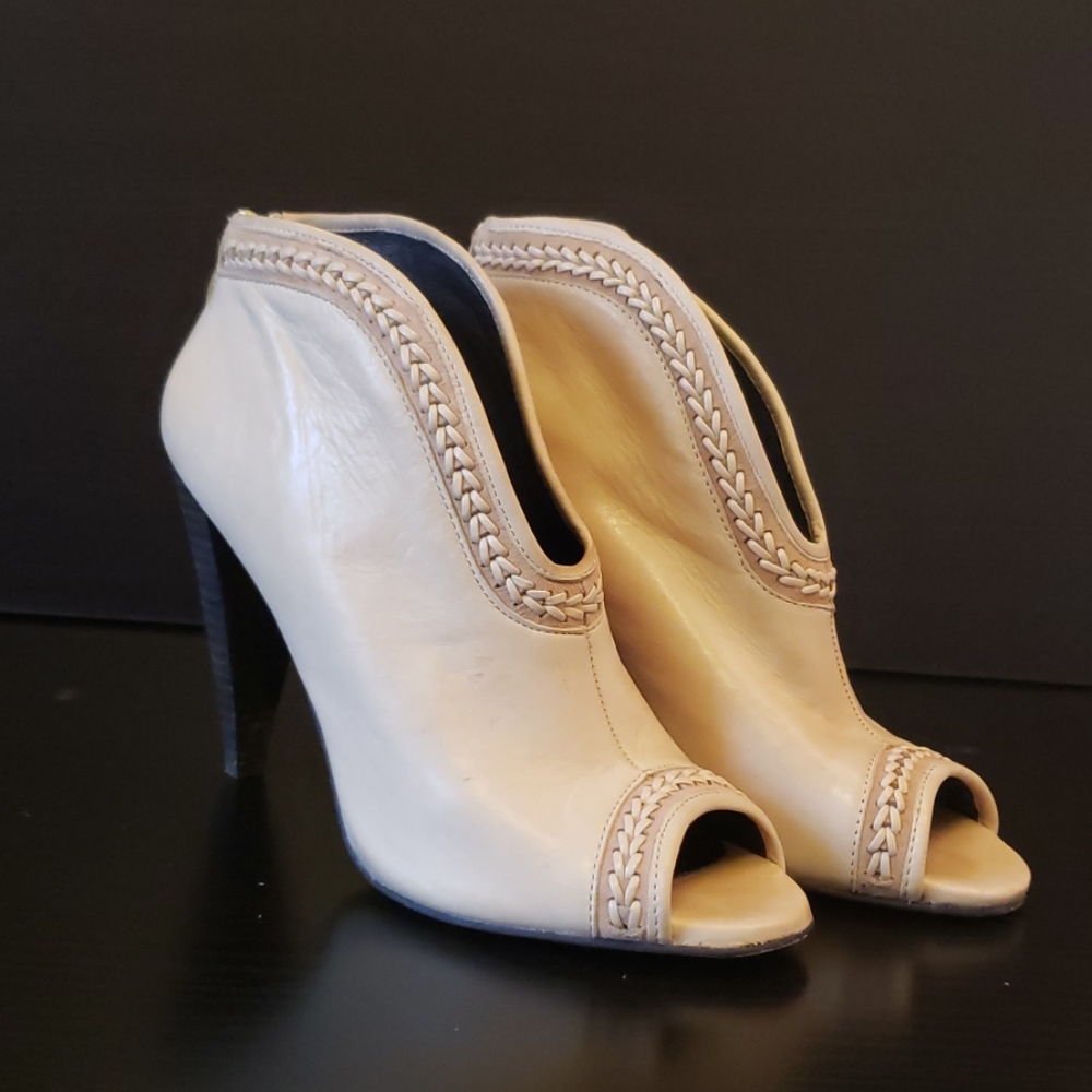 Vince Camuto Peep Toe Leather Bootie Cream Size 7